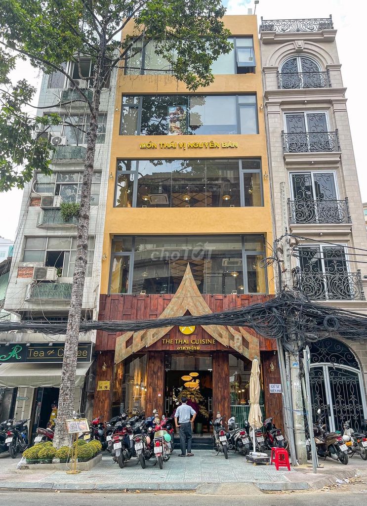 Nhà cho thuê mặt tiền Cống Quỳnh, Quận 1 - Diện tích 400m², chỉ 80 triệu/tháng!