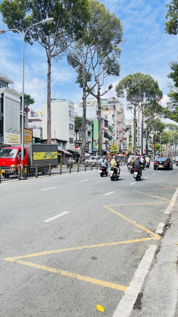 Nhà 4 tầng mặt tiền 3/2, Quận 11, giá 8 tỷ - Kinh doanh đỉnh cao!