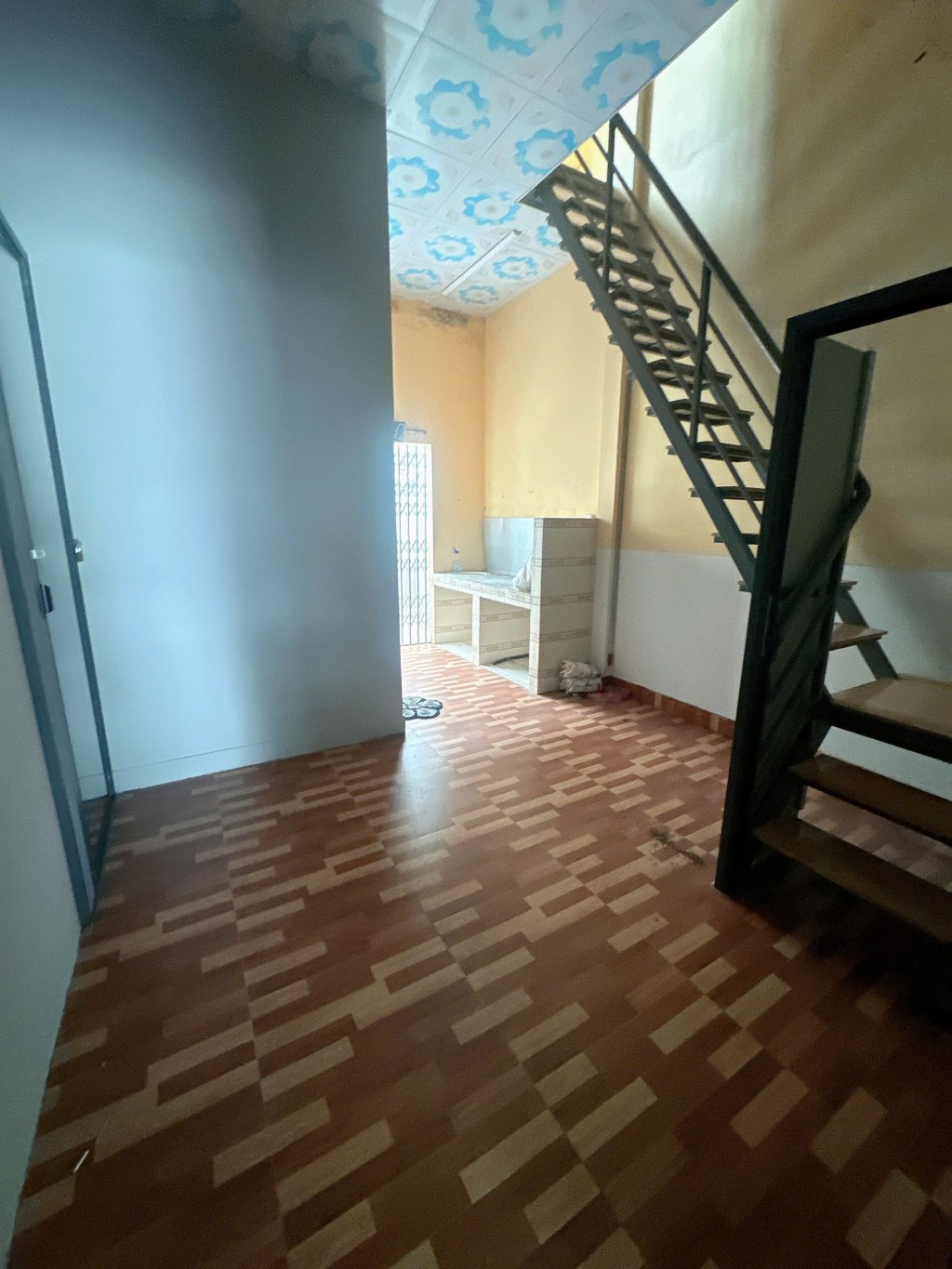 Nhà cho thuê gác lửng tại chợ Lạc Hồng, 85m² chỉ 8 triệu/tháng - Kinh doanh thuận lợi!