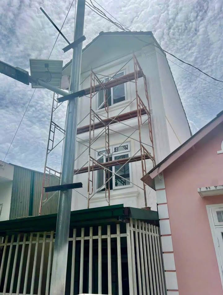 Nhà 3 tầng đường Nguyễn Trung Trực, Đà Lạt, 78m² chỉ 4,1 tỷ - Sổ riêng, thương lượng trực tiếp!