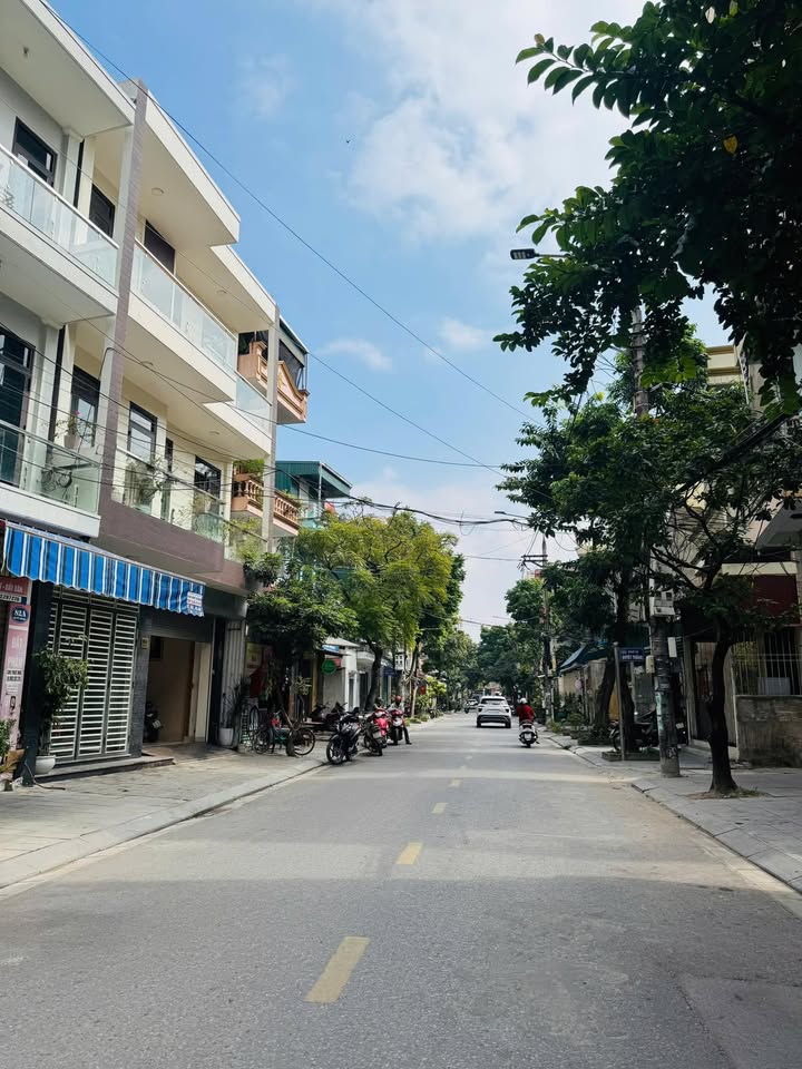 Nhà mặt phố kinh doanh 52m² giá chỉ 3.1 tỷ - Cơ hội đầu tư hấp dẫn!