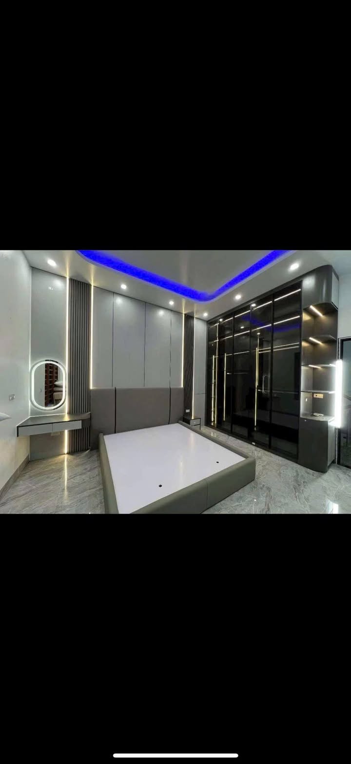 Nhà phố Tân Mai 43m² giá 16.8 tỷ - Thiết kế hiện đại, thang máy ô tô vào nhà!