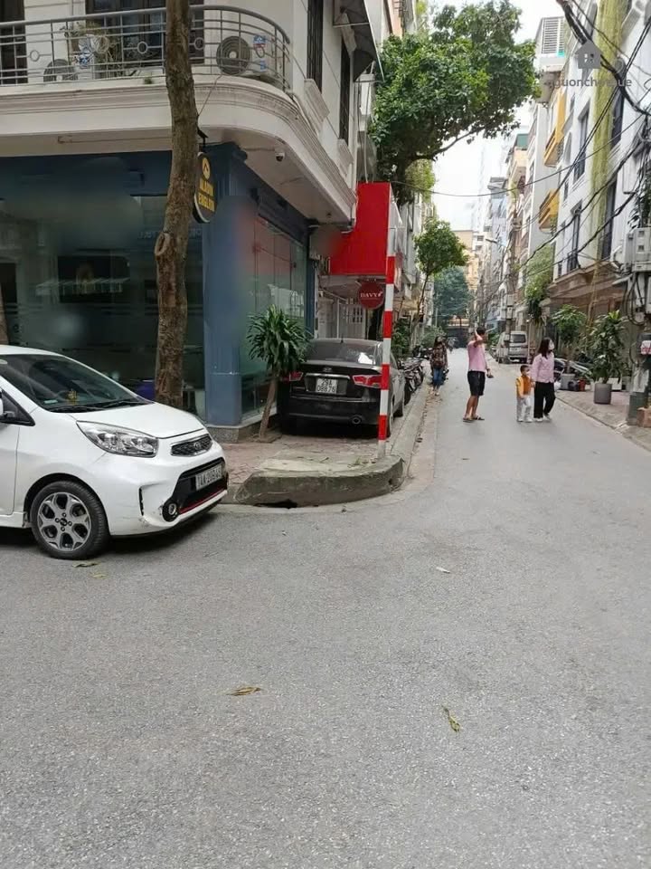 Nhà cho thuê tại ngõ 24 Mạc Thái Tổ, Cầu Giấy, 240m² - Địa điểm lý tưởng cho văn phòng và kinh doanh