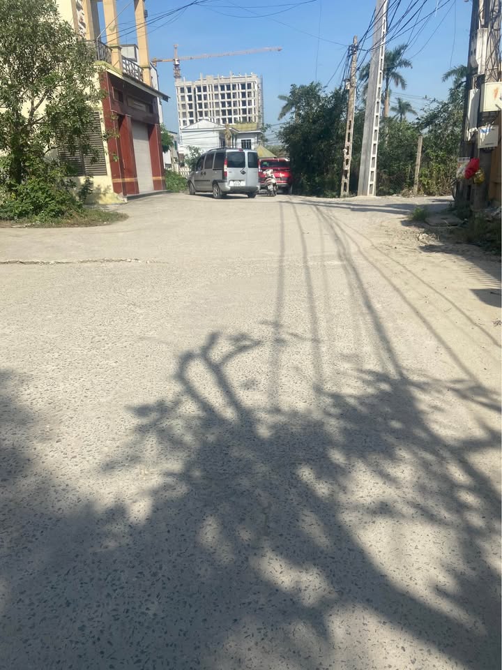 Đất nền lô góc Quán Bàu 87.1m² giá 3 tỷ - Đường ô tô thoải mái, có thể xây nhà trọ!