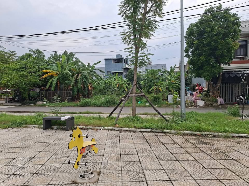 Đất nền Hòa Xuân, Cẩm Lệ, Đà Nẵng 100m² giá 4 tỷ - Gần chợ và công viên!