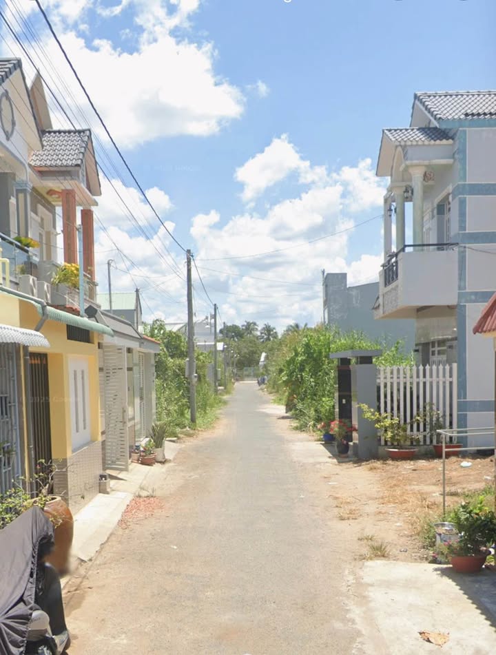 Nhà 1 Trệt 1 Lầu Phường Phước Hậu Vĩnh Long 100m² giá 3 tỷ - Dọn vào ở ngay!