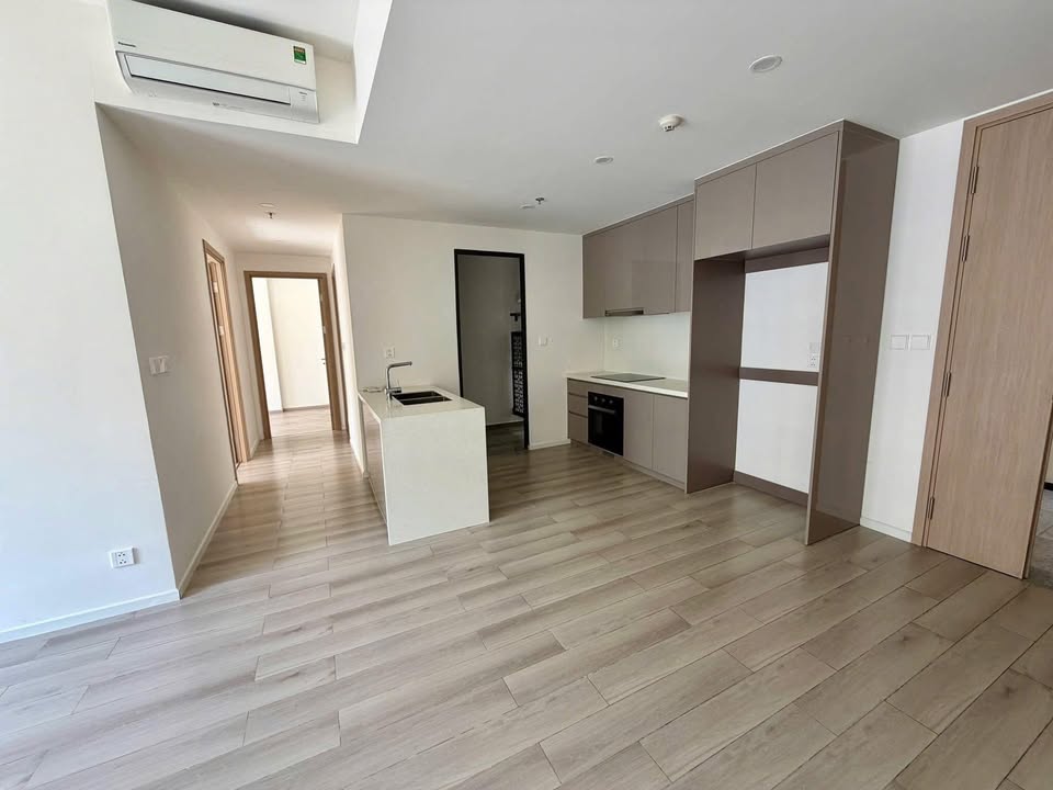 Căn hộ 2 phòng ngủ Vinhomes Grand Park Thủ Đức 75m² giá 4.8 tỷ - Sổ đỏ chính chủ, view sân thể thao!