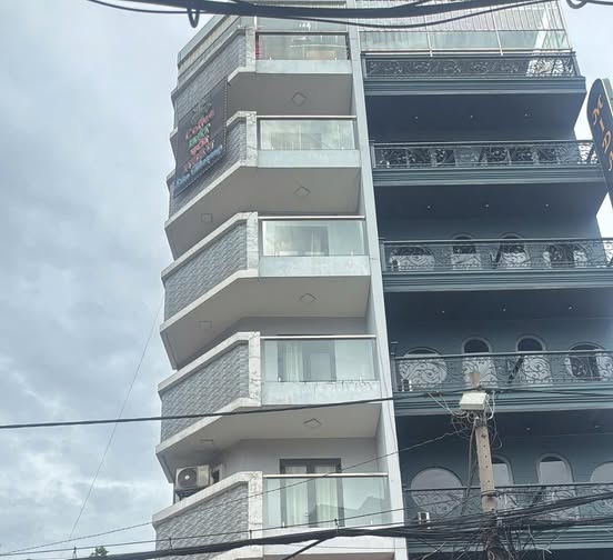 Bán tòa nhà 2 mặt tiền Nguyễn Văn Lạc 132m² giá 39 tỷ - Vị trí kinh doanh đắc địa!