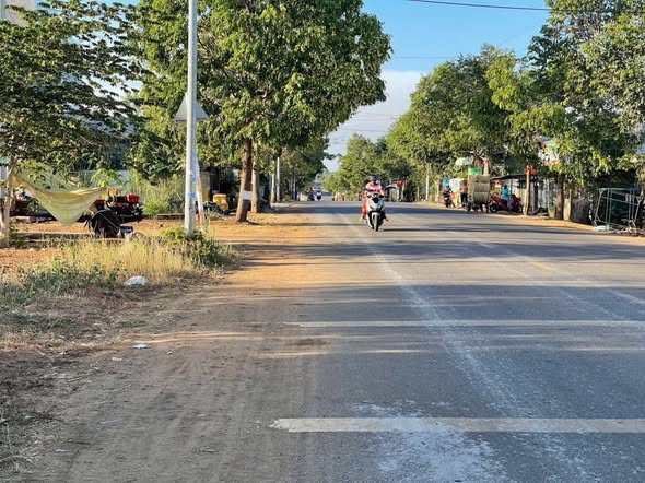 Đất mặt tiền Hương Lộ 2, Hoà Long, 125m² giá 2.25 tỷ - Kinh doanh thuận lợi!