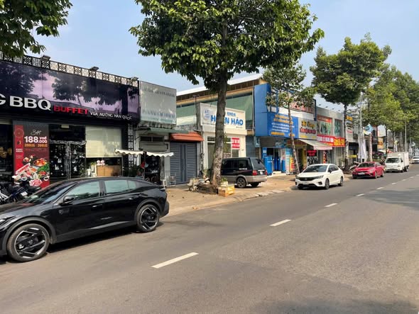 Nhà phố mặt tiền CMT8, phường Phước Nguyên, Bà Rịa - 125m² giá 12 tỷ - Kinh doanh sầm uất!