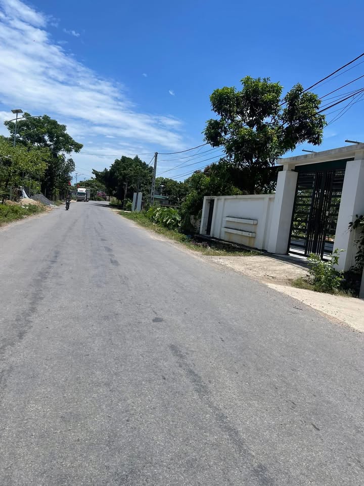 Đất nền mặt đường nhựa Xóm 5, Đại Sơn 150m² giá 2 tỷ - Cơ hội đầu tư kinh doanh tuyệt vời!