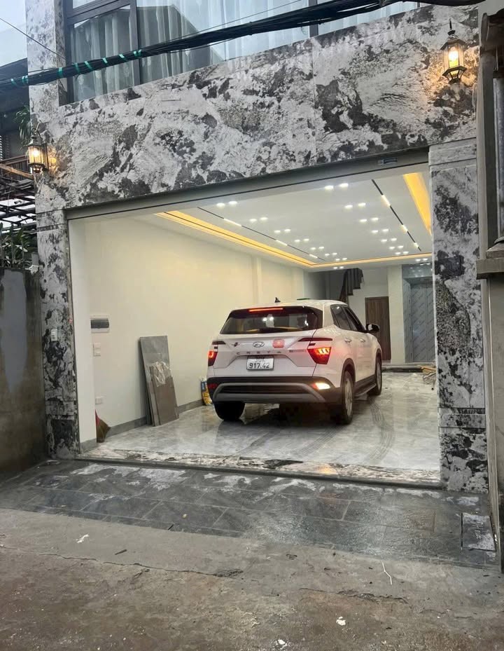 Nhà mới Thạch Bàn 52m² giá 13.5 tỷ - Ô tô vào nhà, đầy đủ nội thất!