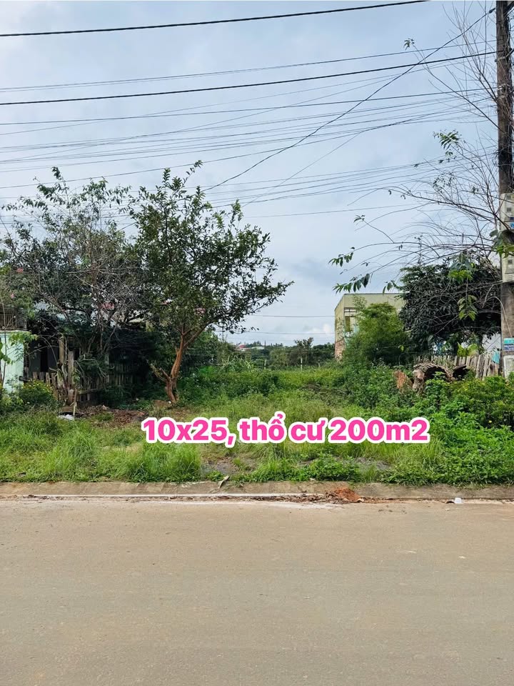 Đất thổ cư 250m² đường Hà Huy Tập, Quảng Ngãi - Giá chỉ 7.9 tỷ!