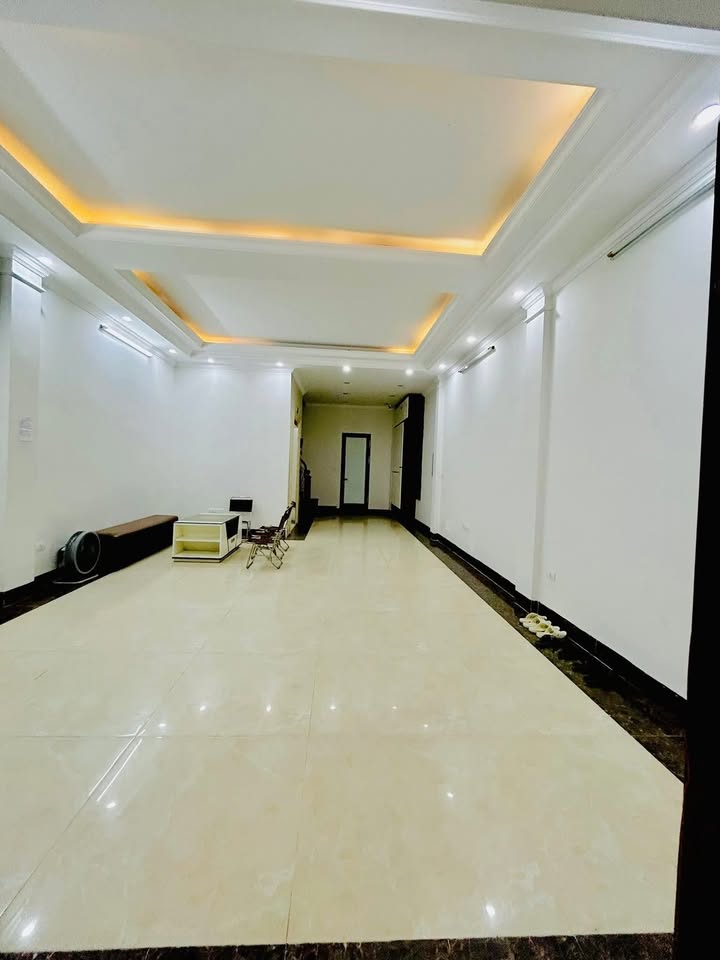 FrontHouse Hoàng Cầu Đống Đa 52m² giá 31 tỷ - Vị trí đắc địa, ô tô chạy vòng quanh!