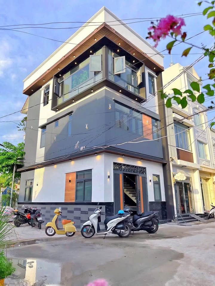 Nhà phố 1 trệt 2 lầu tại hẻm 86 Lê Bình, 53m² giá 5.09 tỷ - Thiết kế hiện đại, sẵn sàng ở ngay!