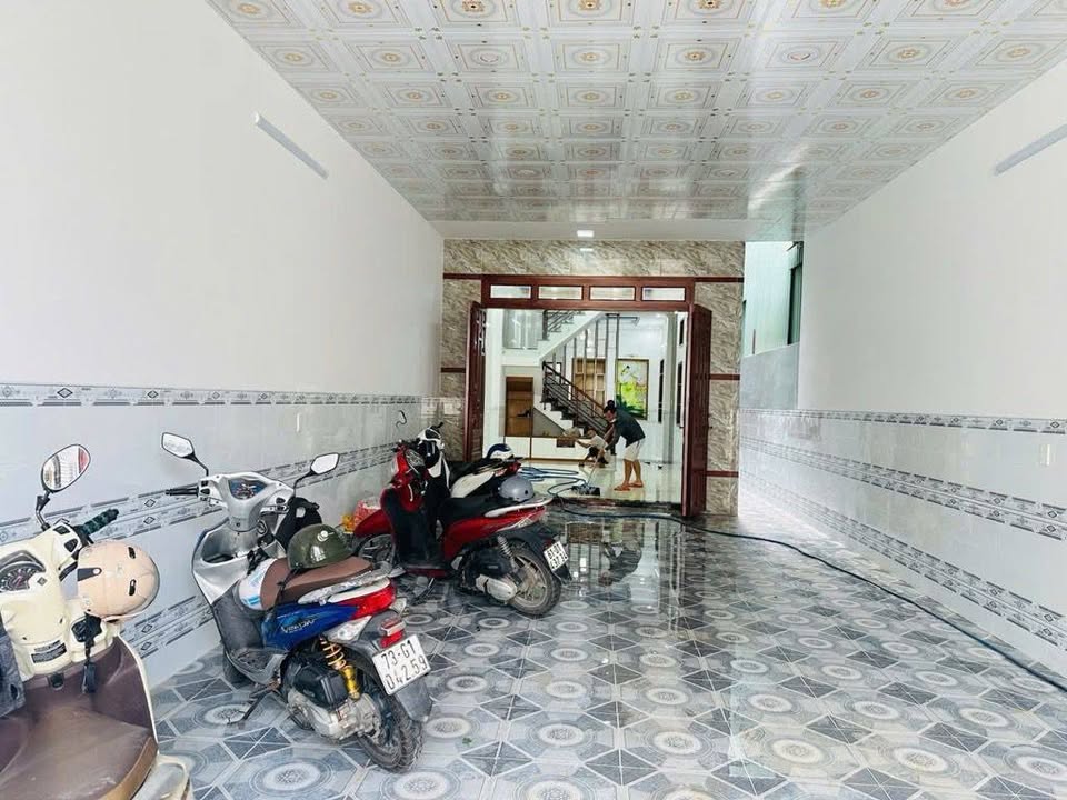 Nhà mặt tiền khu Tân Đông Hiệp, Dĩ An, 210m² giá 5,1 tỷ - Cực thoáng, tiện ích đầy đủ!