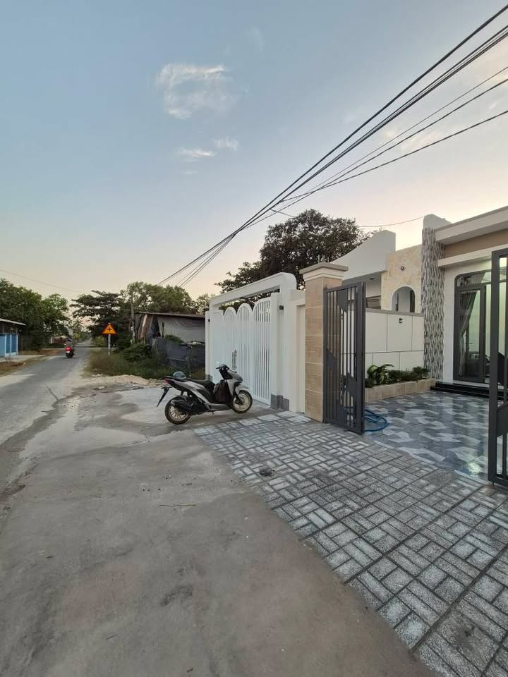 Nhà đẹp Hòa Thành, Tây Ninh 125m² giá 1.39 tỷ - Chính chủ, sẵn sàng vào ở!