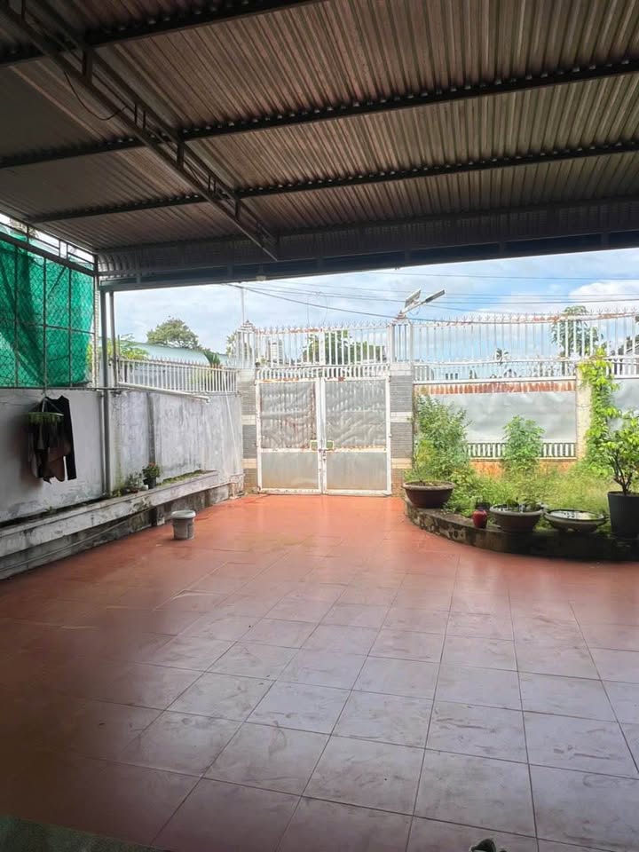 Nhà bán tại Nguyễn Lương Bằng, Tân Lập, 300m² - Giá 5 tỷ, Sẵn sàng ở ngay!