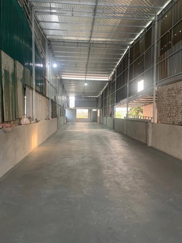 Xưởng 220m² Kiều Phú Quốc Oai giá 3 tỷ - Sẵn sàng hoạt động ngay!