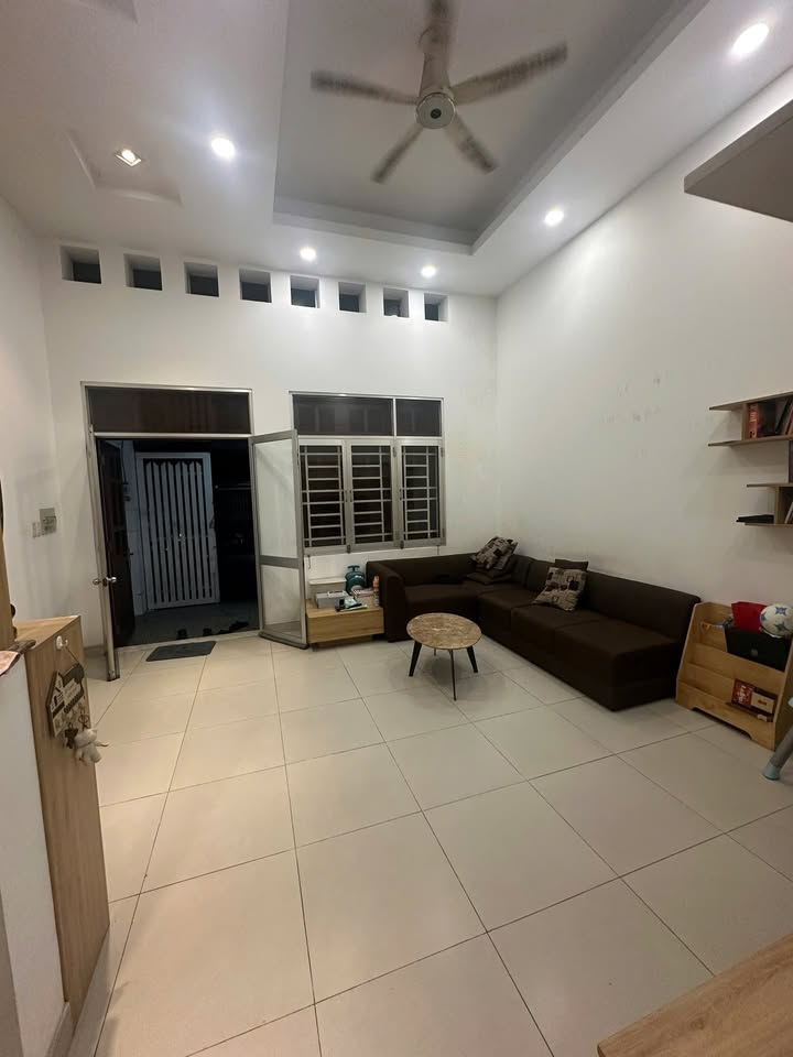 Nhà mặt tiền kinh doanh Hiệp Bình Chánh 100m² giá 18 triệu - Dọn vào ở ngay!