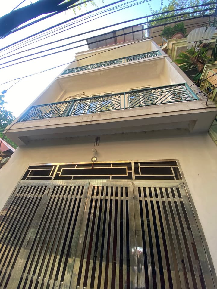 Nhà góc Phố Xa La 35m² giá 6 tỷ - Vị trí đẹp, ô tô đỗ gần!