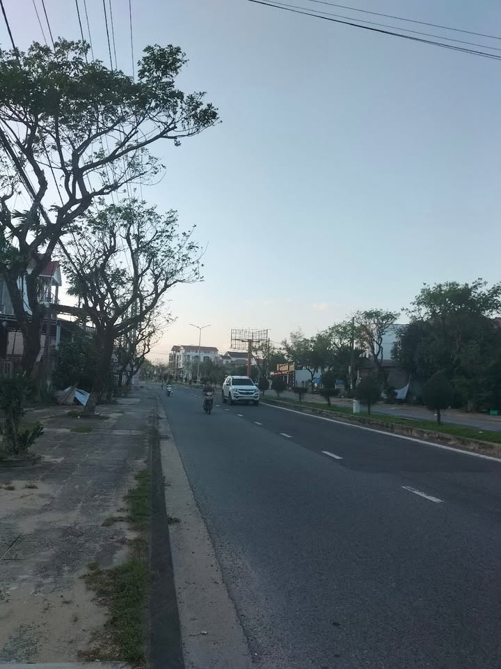 Đất nền 240m² tại đường Lạc Long Quân, Cẩm An - Giá chỉ 14.75 tỷ!