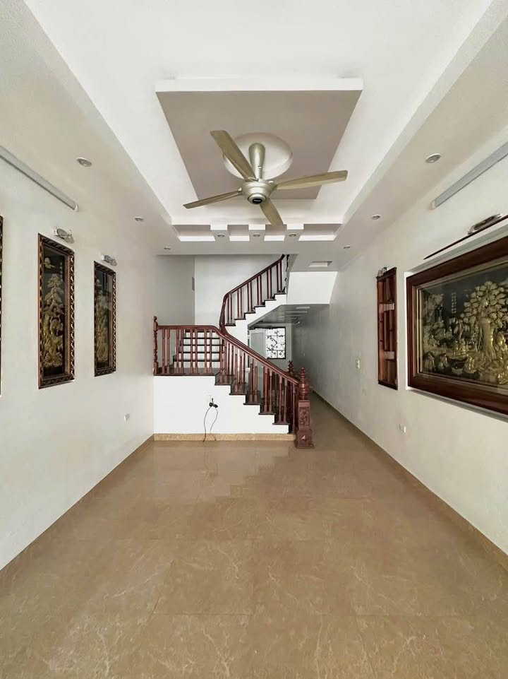 Nhà 3.5 tầng Tân Thịnh, Hòa Bình 73m² giá 4 tỷ - Vị trí kinh doanh đắc địa!