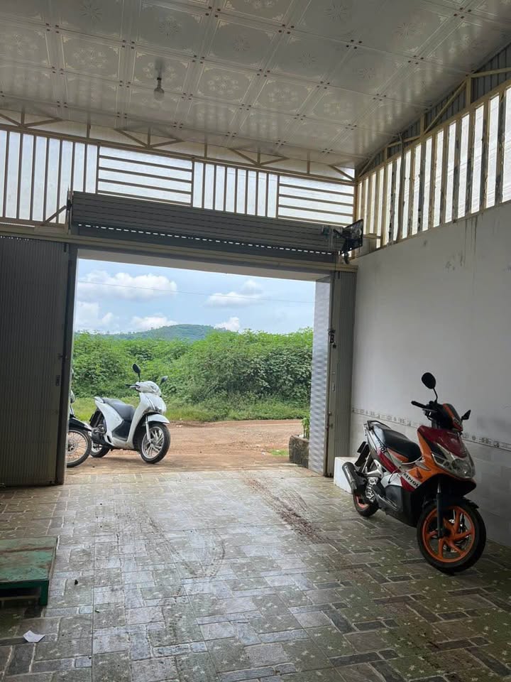 Nhà mặt đường Nguyễn Bá Ngọc, Pleiku 119m² giá chỉ 1.7 tỷ - Sẵn sàng vào ở!