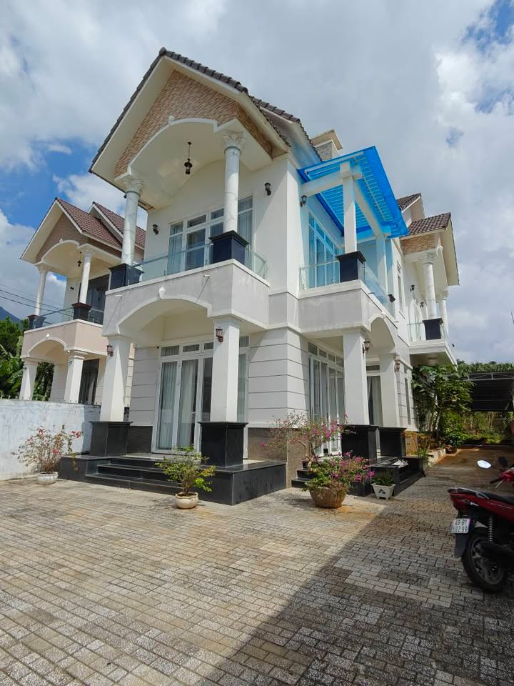 Bán Villa Nghỉ Dưỡng Đẹp Quảng Hiệp, Đức Trọng - 487m² chỉ 6 tỷ - Thương lượng chính chủ!