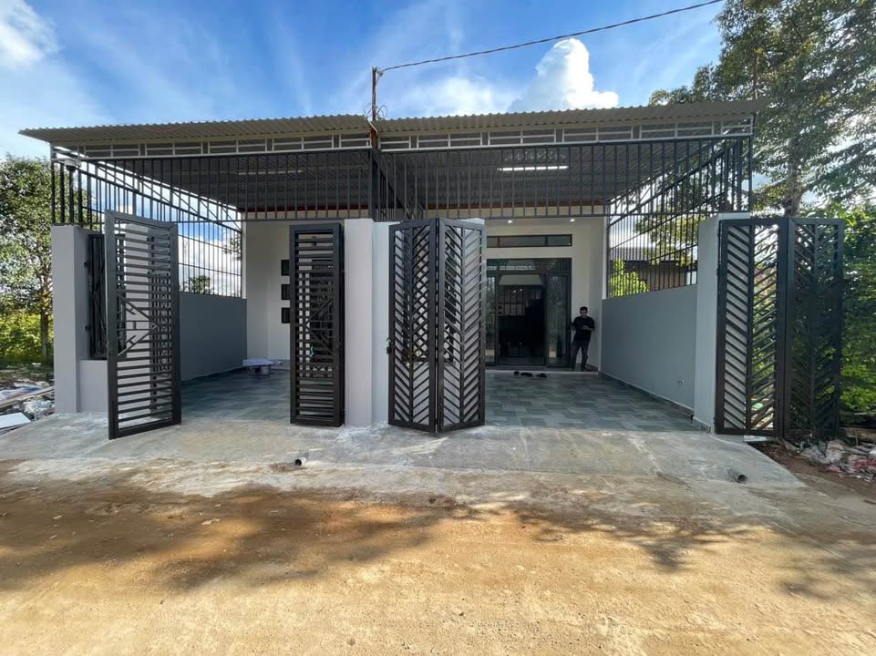 Nhà phố Tôn Đức Thắng, Pleiku 96.35m² giá 1.3 tỷ - Hẻm ô tô thông rộng!