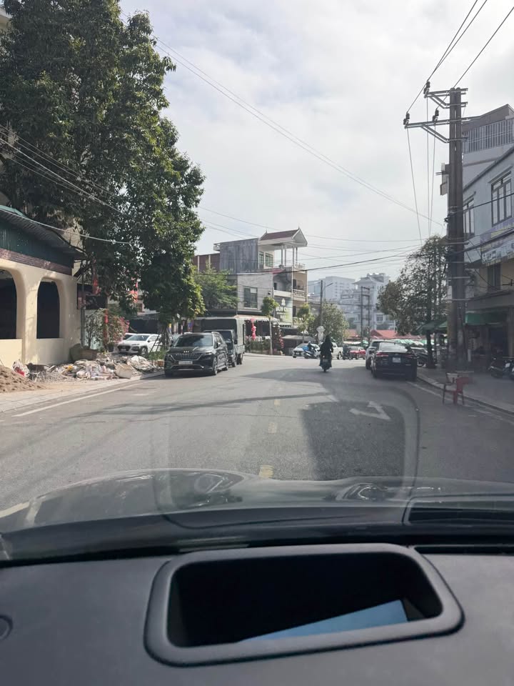 Nhà mặt tiền Vân Đồn Móng Cái 63m² giá 9 tỷ - Kinh doanh cực tốt!