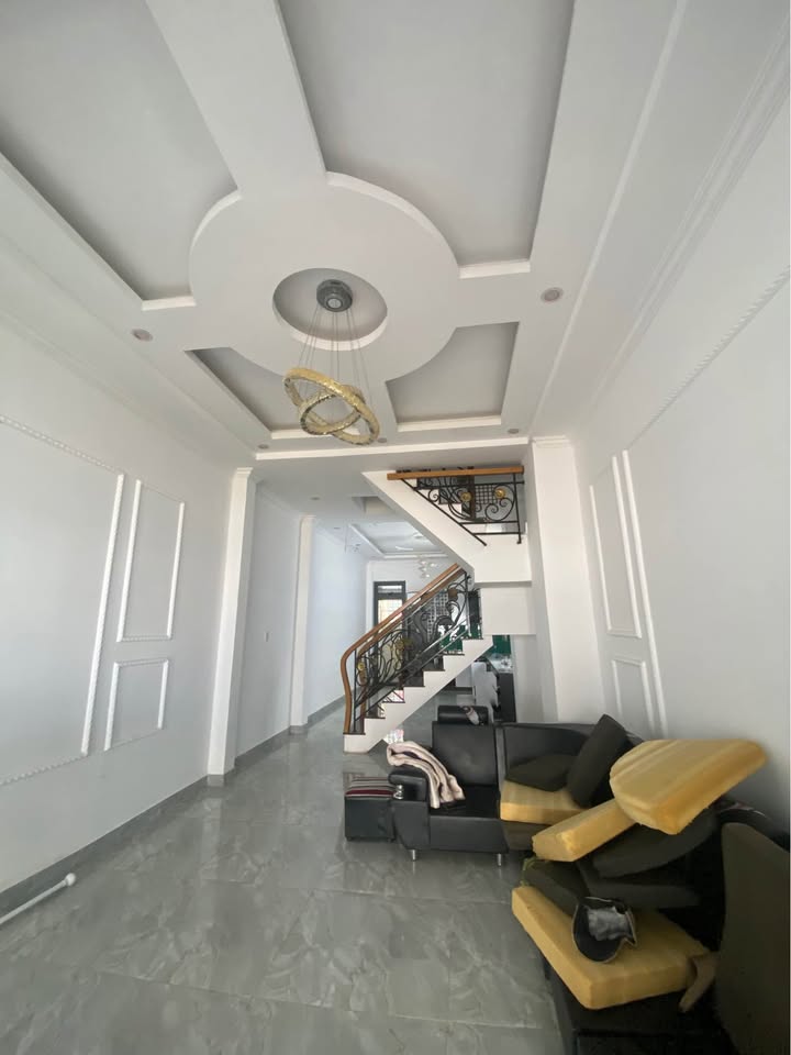 Nhà nguyên căn cho thuê đường Cao Thắng, Đà Lạt 4PN giá 12 triệu - Không gian thoáng đãng, tiện nghi!