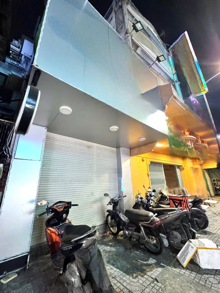 Nhà nguyên căn mặt tiền Nguyễn Thượng Hiền, Quận 3 - 40m² chỉ 24 triệu/tháng!