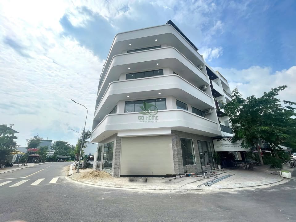 Nhà cho thuê mặt tiền 5 tầng lô góc Phước Hải, Nha Trang - 50 triệu/tháng