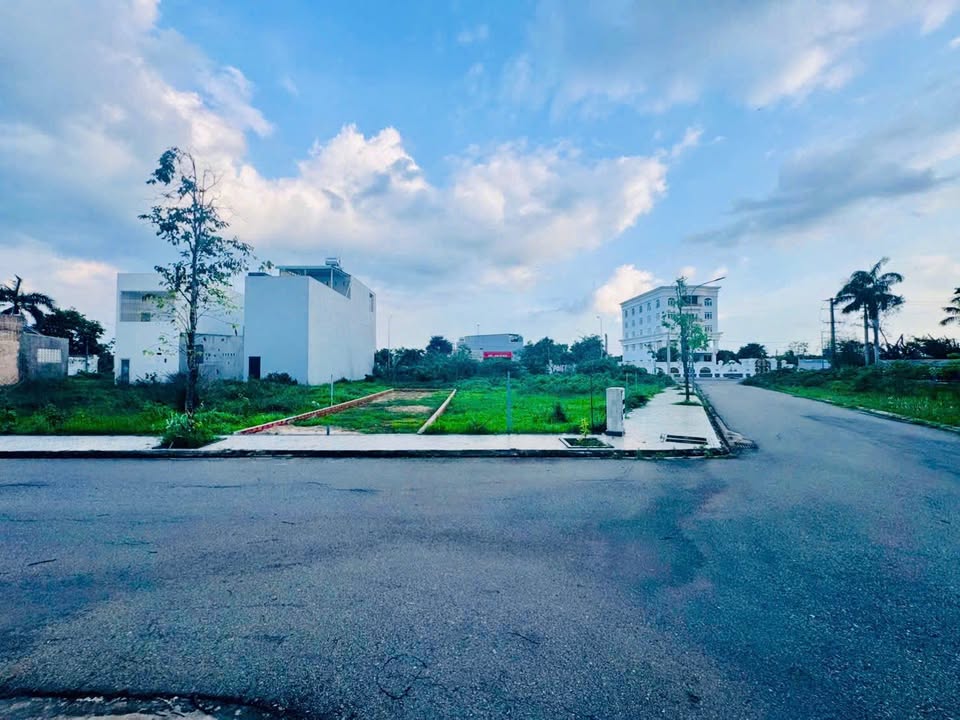 Bán Lô Đất Đẹp Mặt Tiền Võ Văn Kiệt 100m² - Giá 2.45 Tỷ