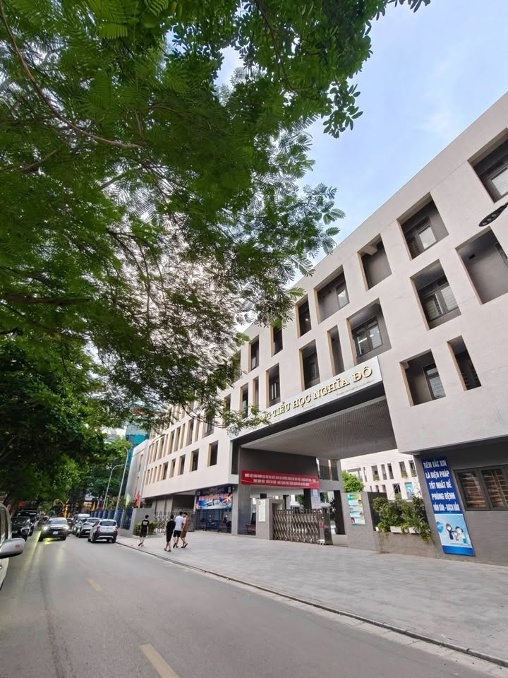 Nhà phân lô Nghĩa Đô, Hoàng Quốc Việt 100m² giá chỉ 36 tỷ - Vị trí đắc địa, ô tô tránh!