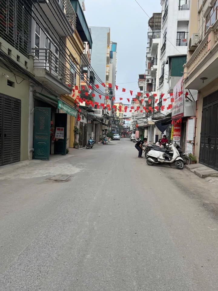 Nhà phố Tân Mai, Hoàng Mai 40m² giá 9 tỷ - Thang máy tiện lợi, kinh doanh tốt!