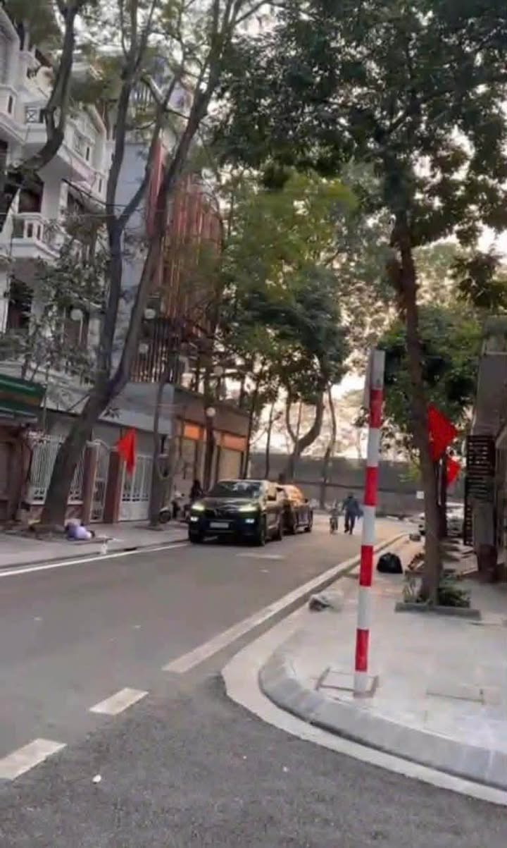 Nhà phố Định Công 83m² giá thỏa thuận - Phong thủy đẹp, 2 mặt đường