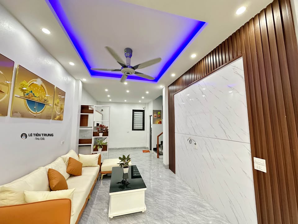 Nhà 2 tầng Cẩm Thủy 50m² giá 1.89 tỷ - Hướng Tây, ngõ ô tô vào tận nhà!