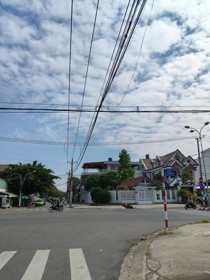 Nhà mặt tiền Nguyễn Văn Tố, Rạch Giá, 100m² giá 2.7 tỷ - Sẵn sàng vào ở!