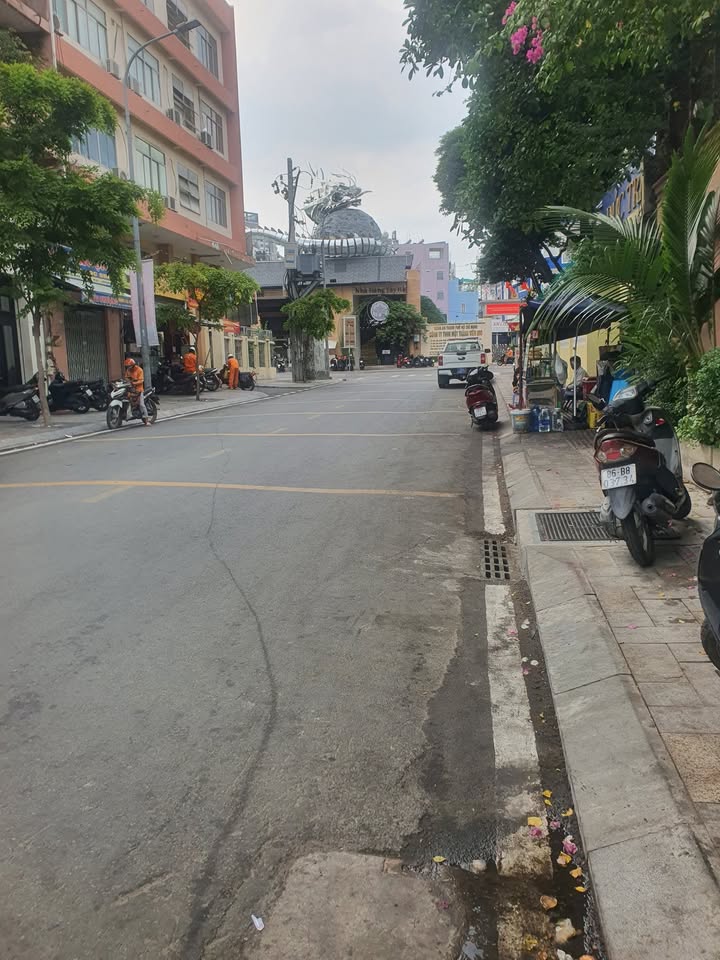 Nhà 2 Tầng Trung Tâm Quận 1 - 30m² chỉ 4 tỷ - Sổ hồng chính chủ!