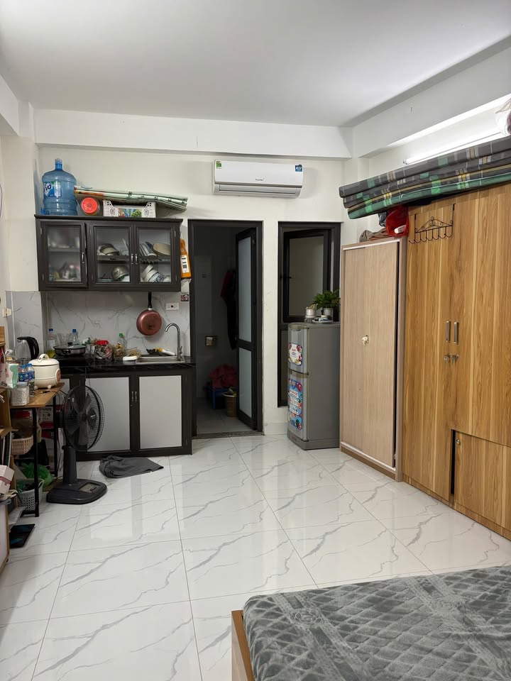 Phòng khép kín cho thuê tại Nguyễn Khánh Toàn 30m² - Full nội thất, an ninh đảm bảo!