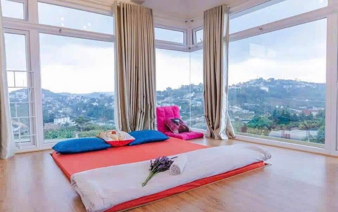 Cho thuê Villa mặt tiền đường Triệu Viết Vương, Đà Lạt 400m² - Không thể bỏ lỡ!