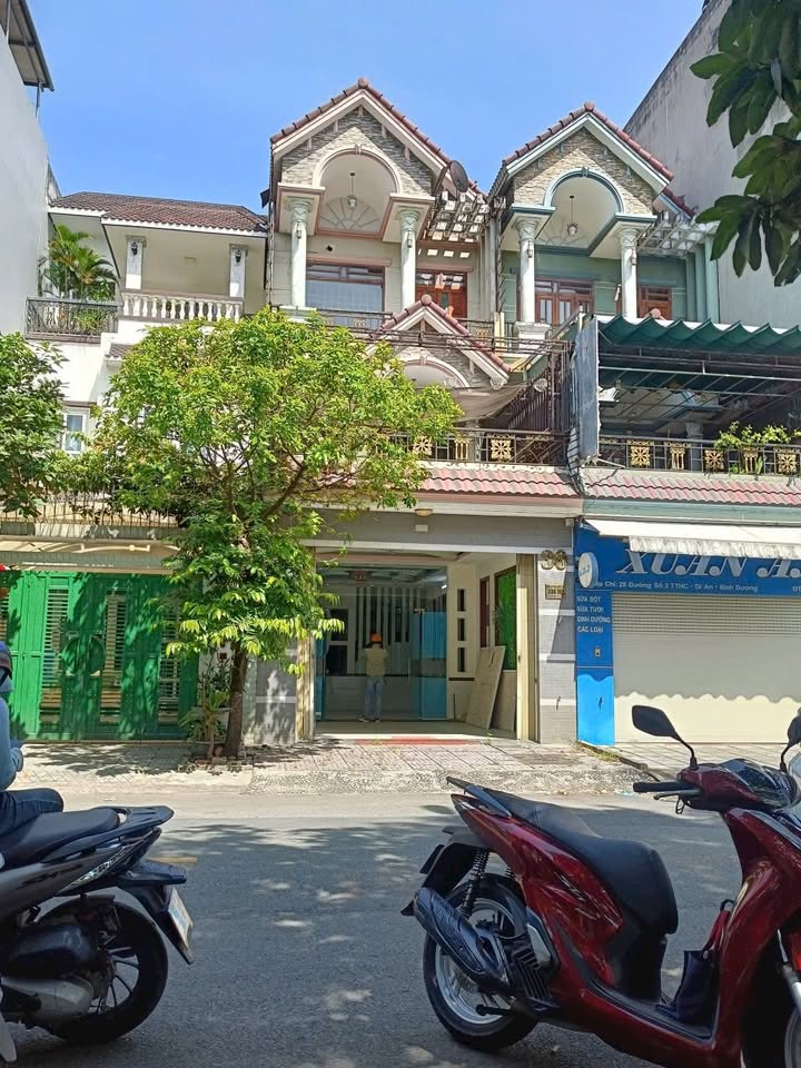 FrontHouse Dĩ An 120m² giá 9.5 tỷ - Sổ hồng chính chủ, kinh doanh thuận lợi!