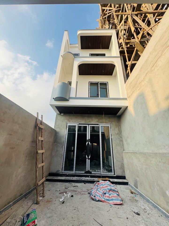 Nhà 3 tầng độc lập tại Quỳnh Hoàng, An Dương 71m² giá 3.4 tỷ - Sân cổng ô tô tiện lợi!