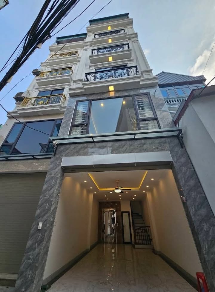 Nhà 6 Tầng Thạch Bàn Long Biên 45m² giá 11.2 tỷ - Gara ô tô, thang máy xịn!