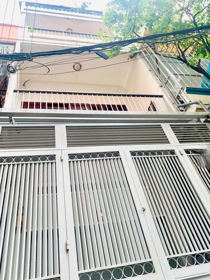 Nhà phố Trần Hưng Đạo, Q1 65m² giá thỏa thuận - 4 tầng thông thoáng, tiện ích đầy đủ!