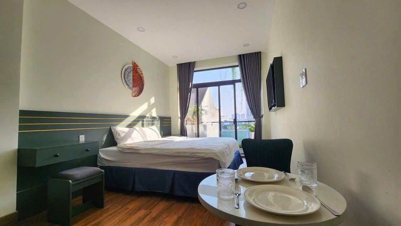 Phòng cho thuê Thảo Điền, Quận 2 - Ban công thoáng mát, gần Metro