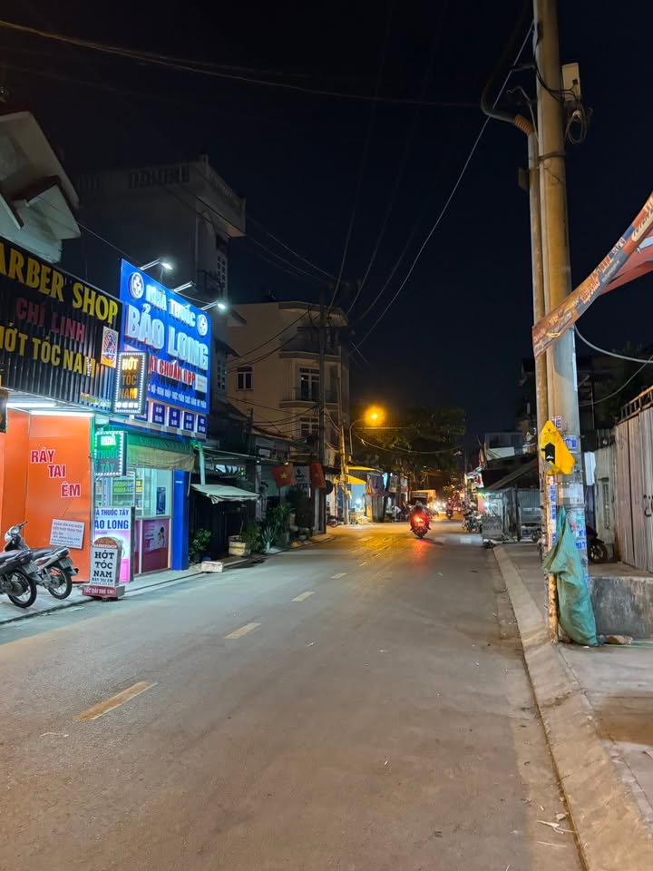 Nhà mặt tiền đường Thạnh Lộc 15, Quận 12, 52.2m² - Nhà mới đẹp, sẵn nội thất!