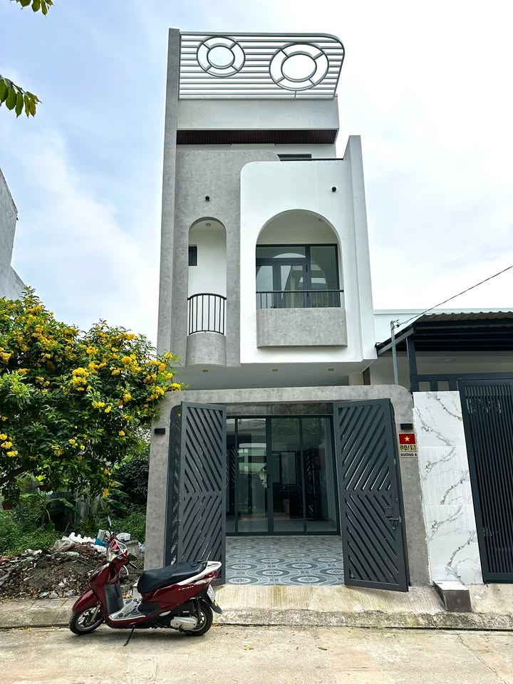 Nhà 1 trệt 2 lầu hẻm xe hơi 6m đường số 6, P. Long Bình, Q. 9 - Sổ hồng chính chủ, giá 5.5 tỷ!